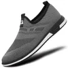 Scarpe casual Sport all'aria aperta per uomo Scarpe basse traspiranti in tinta unita Moda Running Sneakers maschili Mocassini slip-on da uomo in rete