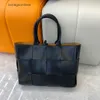 Luxury Bottegs Venets Bag 2024 Nuevo viajero de cuero genuino de alta capacidad Color sólido de piel de vaca de punto de punto simple con logotipo original 1: 1