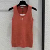 24 Verão Mulheres Designer Tee Designer Tops com Letras Bordadas Bodycon Camiseta Meninas Milan Runway Listrado Crop Tops Marca Designer Outwear Camisas Colete Camisole