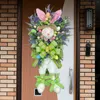 Dekorative Blumen Osterei-Kranz, grüne Blätter für die Haustür mit bunten Eiern, Innenschlafzimmer, Zuhause, Wohnzimmer