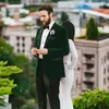 Mäns kostymer Groom Tuxedo för bröllop Slim Fit Men Peaked Lapel Green Velvet Man rökjacka med byxor 2 stycken 2024