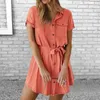 Lässige Kleider Hemdkleid mit Knopfleiste Stilvolles Damen-Hemdkleid mit Knopfleiste und Gürteltaschen mit V-Ausschnitt Sommer-Minikleid für Streetwear