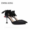 Kvinnor Bow Rhinestone Satin Pumps Sexig spetsig tå stilett Hög klackar ankelrempumpar damer söta bröllopsfestskor Big 41 240227