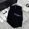 Designer P Família 23 Verão Novo Casual e Minimalista Triângulo Etiqueta Ombro Acolchoado Regata + Shorts Retos Conjunto 9KLC