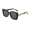 Designer Fashion O occhiali da sole per donne Lettera intarsiata con Diamond Beach Shading UV Protection Glasses polarizzati