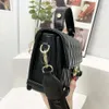 Europeisk och amerikansk modedesigner Handväska underarm axel ny hög kapacitet Lingge chain crossbody casual womens trend mångsidig väska