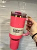 Canecas US STOCK com Holiday Red Co bran ded Winter Pink Shimmery EDIÇÃO LIMITADA 40 onças Tumblers 40 onças alça tampa palha garrafa de água presente de dia dos namorados GG0222 L240312