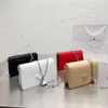 Mode glänzende Leder Umhängetaschen Marke klassische Emaille Dreieck Zeichen Frauen Totes hochwertige Umhängetasche Handtaschen Luxus Designer Clutch Bag 17 cm