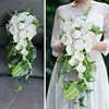 Bouquet de mariée de mariage cascade cascade artificielle Callalily ivoire blanc tenant des fleurs décoration de fête d'église AA220308233W