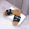 Slippare nya designer trä sandaler fluffy botten mule multi färg spets bokstav canvas sommar hemskor lyx varumärke chl01 strand sizeh240312