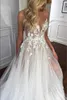 Abiti da sposa sexy senza spalline A Line Boho Beach Abiti da sposa trasparenti con scollo a V e spacco laterale in tulle lungo Abiti da sposa Applicazioni in pizzo 2024 Abito da sposa estivo