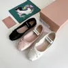 Miui Ballet Platte Schoenen Elegante Franse Vrijetijdsschoenen Strik Zijde Sexy Dames Designer Luxe Schoenen Canvas Dans Sportschoenen Vrijetijdsschoenen Jurken Wandelschoenen