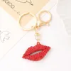 Porte-clés 10pcs / lot beau métal strass lèvre porte-clés créatif en alliage de zinc flamme rouge pour cadeau