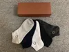 Chaussettes de créateurs pour hommes et femmes cinq marques de sports de luxe Chaussette lettre tricot chaussette coton avec boîtes Chaussettes de sport en pur coton pour hommes et femmes 5 pièces/boxr