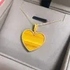 Pingente de amor em ouro 18k Au750 corrente de clavícula amarela colorida dourada incrustada ágata vermelha jade medula presente fritillaria