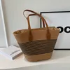 Borsa in tessuto erba con una spalla a righe per donna 2024 Nuova moda primaverile di grande capacità portatile per le vacanze in spiaggia 240312