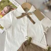 Marca vestido de princesa meninas fatos de treino verão roupas de bebê tamanho 90-140 cm branco camisa de manga curta e saia plissada cáqui 24mar