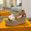 2024 NIEUWE ZOMER HOOG HOEL DRAMES SANDALEN LEREN DIKSE ZIJLEN LICHT ROOP HELLOPE Heel Waterdicht platform Sandalen Luxe ontwerper Wedge Comfort Sandalen 10 cm met doos