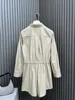 Robes décontractées de base Designer Nanyou MIU Home Combinaison chemise brodée pour femme 2024 Printemps Nouvelle mode, réduction de l'âge, navetteur polyvalent I905