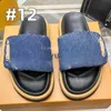Tasarımcı Sandalet Kadın Slaytlar Ünlü Platform Sandal Yaz Düz Ayakkabı Moda Plaj Dikenleri Slaytlar 26201 Kutu