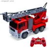 Sand Play Water Fun 1/20 RC Sprinkler Fire Truck Simulation Spray Water Gun Toy Infällbar roterbar stege Boy Education Toy Gift L240312