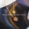 V Gold Plated Mijin Little Red Heart Necklace Versatil Fashion Love Collar Chain Handgjorda inlagda med naturliga stenar