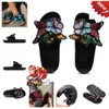 2024 Designer Sandaler Kända tofflor Slides Black Brown Leather Runner Womens Shoes Summer Beach Heel Casual Outdoors Gai Italy Slippers Paris Nytt hem