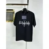 القطن Tshirt Mens Designer Designer T Shirt Summer Shirt Shirt Shirt Shirt صدر 1V رسالة طباعة T القمصان HOP HOP كبيرة الحجم جولة رقبة البولو TEE 5XL