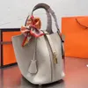 Hot designer tas Handtas Damesmode braak Emmer tas Boodschappenmand klassieke Gouden gesp zilveren gesp strapless koeienhuid Handtas