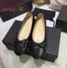 2024 Paris Luxury Designer Channel Shoes Black Ballet Flats Shoes Women Märken quiltade äkta läderslip på ballerina rund tå damklänningskor zapatos de d8