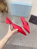 Scarpe da design dei muli di raso Donne sandalo Donne in pelle brevetto Pompa sandalo Sandalo Sexy tacchi tacchi alta con tacchi alti dimensioni 35-42