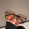 Versione coreana di lenti trasparenti alla moda di colore chiaro occhiali da sole marroni rotondi viso lungo foto di strada amanti occhiali lenti gialle