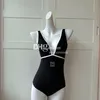 Designer vadderad bikinis set sexig klar rygglös baddräkt lyx tryckt badväv damer baddräkt badkläder utomhus strandbikinis