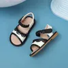 Cute girls sandals 2024 summer soft soled line with soft leather little child beach shoes 240301