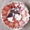 Koty łóżko małe psy mata urocza księżniczka w stylu Róż plisowane koronkowe zapasy zwierząt domowych Petal Cat House Regulowane sznurk2375