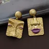 Designer-Vintage-Ohrringe für Frauen in Europa und Amerika, Vintage-Mode, goldene Gesichts-Relief-Ohrstecker, personalisierte geometrische asymmetrische Ohrringe