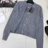 Maglieria da donna Tees Designer 2024 inizio primavera nuovo temperamento minimalista versatile grigio chiaro riducendo l'età maglione cardigan con bottoni diamantati per le donne RE4H