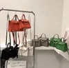 Luxurys Womens Designers Bags Handbags Purches Crossbody Messenger Leather Fashion Large Tote Full-Grain Litchi Clutch Bag