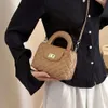 Shop Handbag Promotion Lingge Embroidered Thread Niche Bag 2024 New Womens Autumn and Winter Popular Chain Crossbody Versatile Portable Small Square