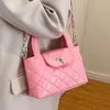 Acquista borsa promozione autunno e inverno 2024 nuova catena Xiaoxiangfeng Lingge borsa da donna moda coreana una spalla tracolla piccola piazza