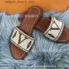 Slippers Sandals 2024 Spring New French High End المحبوكة مع خطاب خارجية للملابس الترفيهية الشاطئ المسطح في القاع Q240312