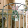 Ghirlanda di Pasqua con fiori decorativi per ornamenti della porta d'ingresso, salotti festival