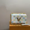 Designer skrętu torebka torebka krzyżowa łańcuchy ciała torba na ramiona dla kobiet luksusowe skórzane torby krzyżowe Lady Candy Color V Lock Bag Prezenty