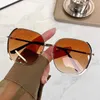 Óculos de sol de metal da moda, novos óculos de sol resistentes a UV, mulheres, estilo Instagram, fotos de rua, moldura grande, display de emagrecimento, rosto