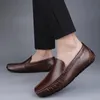 Äkta läder män casual skor lyx varumärke mens loafers moccasins andas slip på italiensk körning chaussure homme 240229