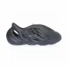 2024 Zapatos para niños Big Baby Slide Foam Runner Slipper para niños Diseñadores de niños zapatillas Black Shoe Boy Boy Sneakers Niños para niños Fashion Grey Tainers Foam