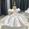 Robes de fille Champagne Satin fille robe de soirée perles enfants robes élégantes pour filles princesse vêtements de luxe robe d'anniversaire bébé robes 1-8Y L240315