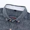 Mens Versatile Casual Long Sleeve Solid Linen Cotton Shirts Single Pocket Buttondown Breath Bekväm mjuk Slimfit -skjorta 240312
