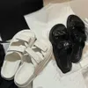 Designer Casual Sandalen Zomer hete strandschoenen damesslippers Kleine geurige lederen schoenen met dikke zolen dames dragen open teen mode in de zomer Caligae beste kwaliteit