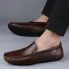 Äkta läder män casual skor lyx varumärke mens loafers moccasins andas slip på italiensk körning chaussure homme 240229